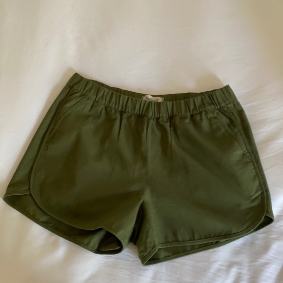 Madewell Pull-On Shorts in Desert Olive🌵 - Picture 5 of 7